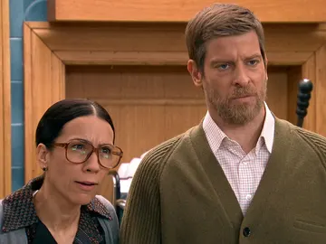 Manolita y Marcelino reciben una inesperada y desafiante visita en ‘El Asturiano’ Manolita y Marcelino reciben una inesperada y desafiante visita en ‘El Asturiano’