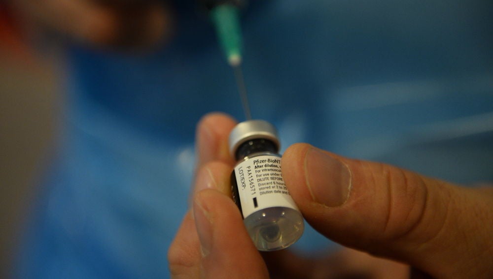 Un vial de la vacuna de Pfizer frente al coronavirus