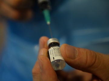 Un vial de la vacuna de Pfizer frente al coronavirus