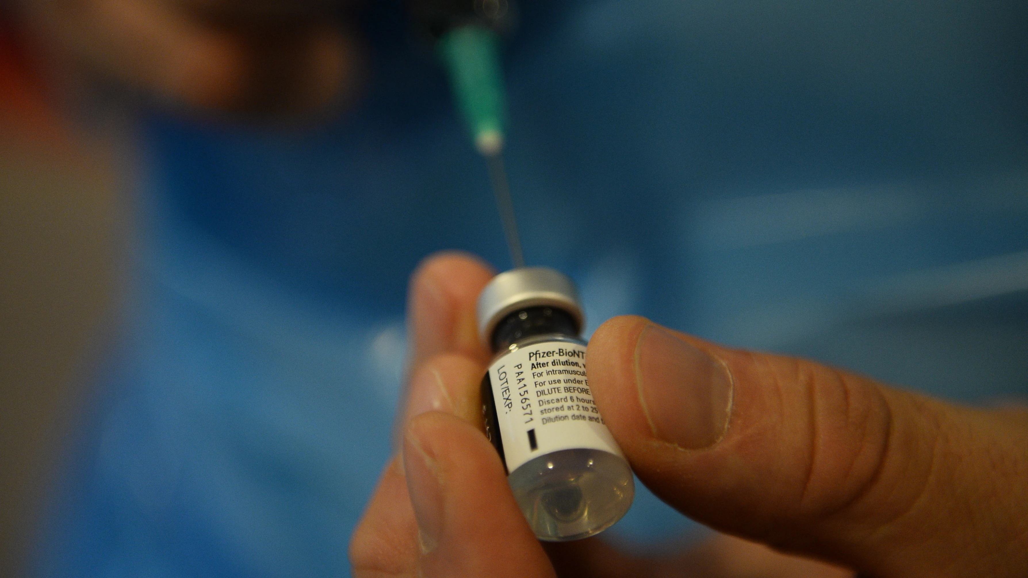 Un vial de la vacuna de Pfizer frente al coronavirus