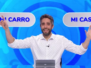Roberto Leal y Pablo intentan imitar a E.T., el extraterrestre, durante la prueba ‘¿Dónde están?’ Roberto Leal y Pablo intentan imitar a E.T., el extraterrestre, durante la prueba ‘¿Dónde están?’
