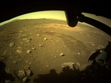 Imagen de los primeros metros recorridos por el Perseverance en Marte