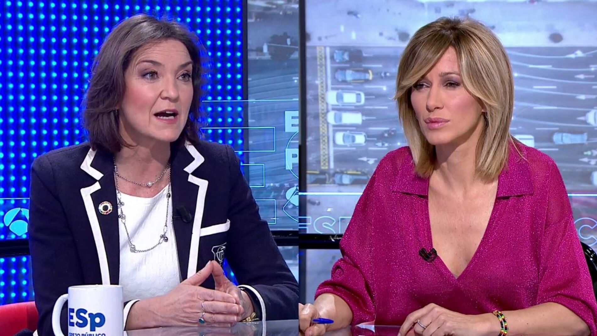 Un caf&eacute; con la ministra Reyes Maroto.