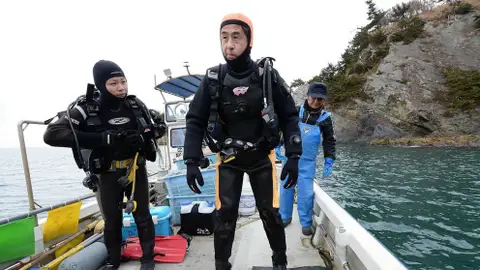 Yasuo Takamatsu, el hombre que aprendió a bucear para encontrar a su mujer después del tsunami de Japón Yasuo Takamatsu, el hombre que aprendió a bucear para encontrar a su mujer después del tsunami de Japón