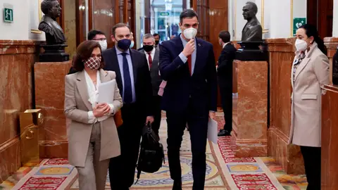 Pedro Sánchez, junto a Carmen Calvo y José Luis Ábalos en el Congreso. PSOE