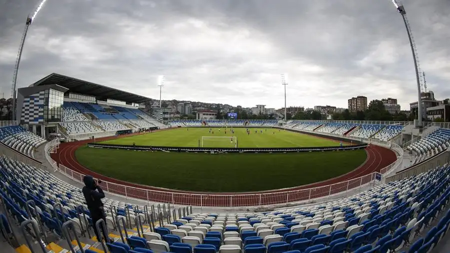 Kosovo amenaza con no jugar en España y sólo lo hará con su himno y bandera en el partido para el Mundial 2022 Kosovo amenaza con no jugar en España y sólo lo hará con su himno y bandera en el partido para el Mundial 2022