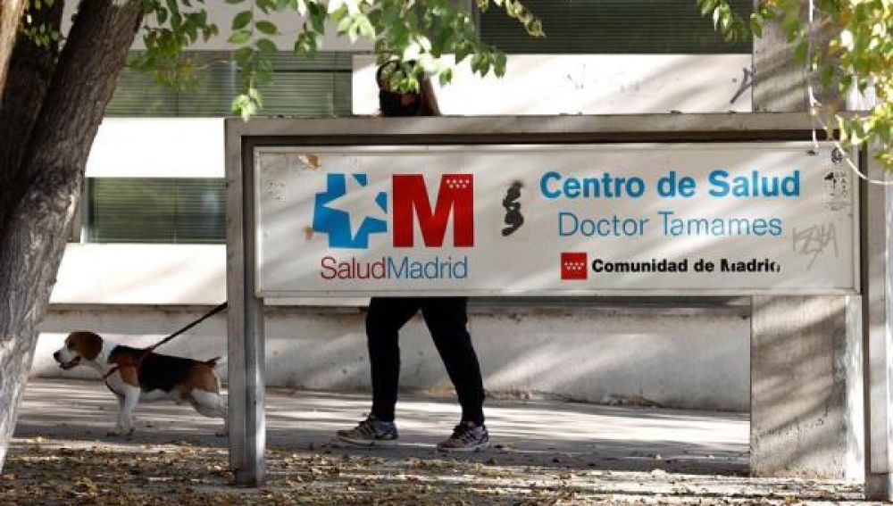 Imagen de archivo de la entrada a un centro de salud madrileño