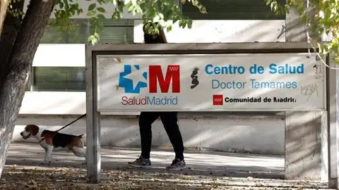Imagen de archivo de la entrada a un centro de salud madrileño Imagen de archivo de la entrada a un centro de salud madrileño