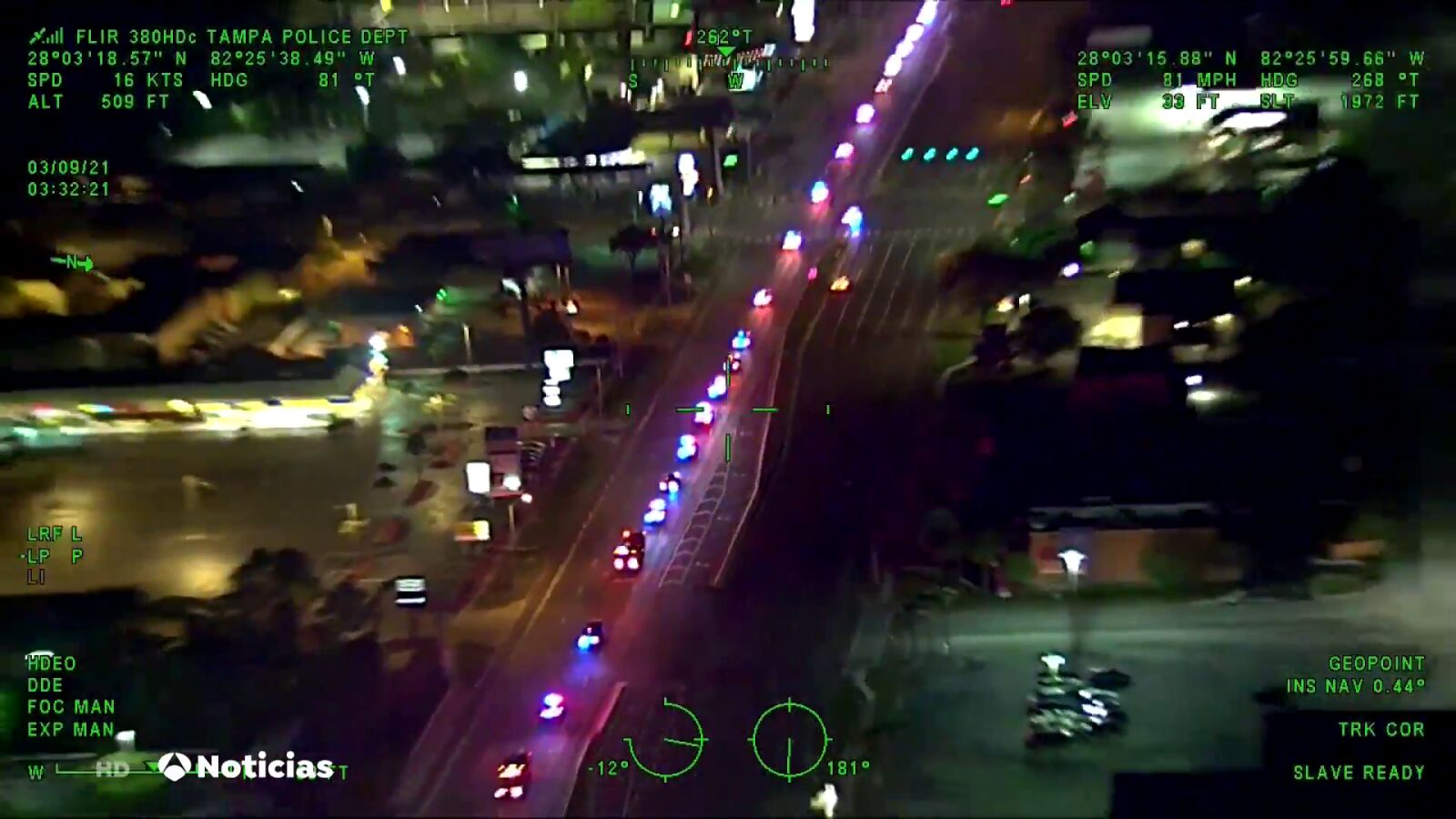 Más de 100 coches de policía iluminan la carretera de Florida en homenaje a un compañero muerto en un accidente