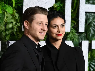 Ben McKenzie y Morena Baccarin Ben McKenzie y Morena Baccarin