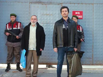Arif queda en libertad y pide a Kismet su primer deseo: ver a Bahar Arif queda en libertad y pide a Kismet su primer deseo: ver a Bahar