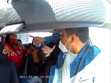 Varias mujeres agreden y tosen sobre conductor de Uber que les pedía usar mascarilla