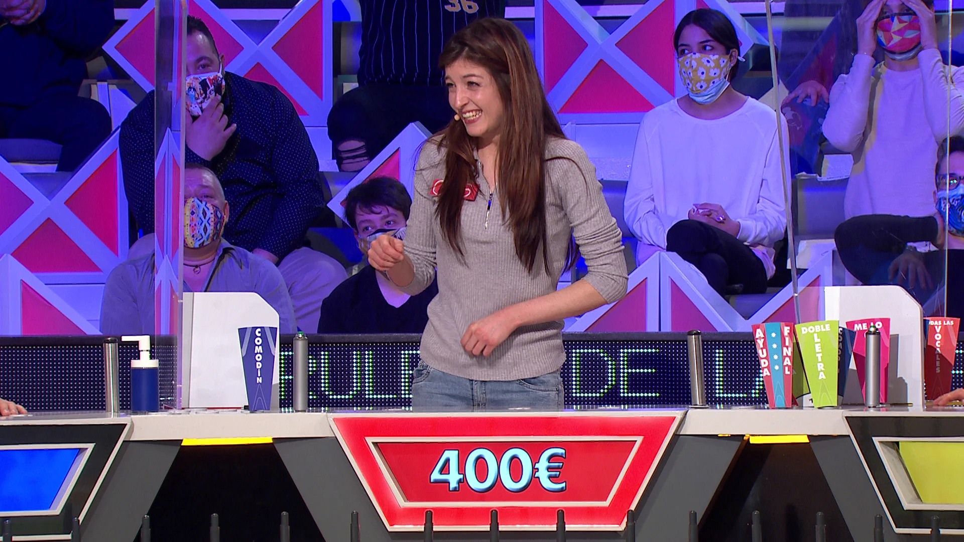 Cris cae dos veces en ‘Se lo doy‘ en el Panel con Bote ¡Qué mala suerte!