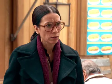 Manolita se enfrenta a María, convencida de frenar el artículo que lo cambiaría todo Manolita se enfrenta a María, convencida de frenar el artículo que lo cambiaría todo