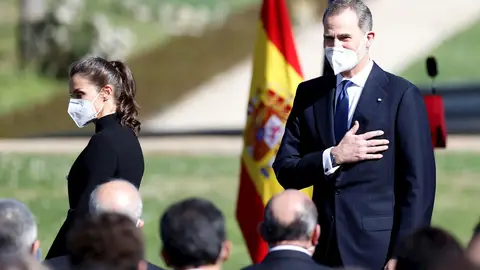 El rey Felipe VI y la reina Letizia a su llegada a los jardines del Palacio Real de Madrid El rey Felipe VI y la reina Letizia a su llegada a los jardines del Palacio Real de Madrid