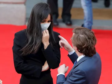 La vicealcaldesa de Madrid, Begoña Villacís (i), conversa con el alcalde, José Luís Martínez-Almeida La vicealcaldesa de Madrid, Begoña Villacís (i), conversa con el alcalde, José Luís Martínez-Almeida