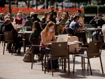 Vista general de una terraza en Valencia Vista general de una terraza en Valencia