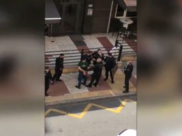 La Policía Nacional detiene al hombre que entró con un arma a un bar de Málaga