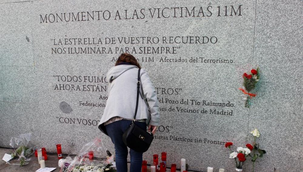 Los reyes presiden en la Puerta del Sol el homenaje a víctimas de los atentados del 11-M, streaming en directo