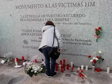 Los reyes presiden en la Puerta del Sol el homenaje a víctimas de los atentados del 11-M, streaming en directo Los reyes presiden en la Puerta del Sol el homenaje a víctimas de los atentados del 11-M, streaming en directo