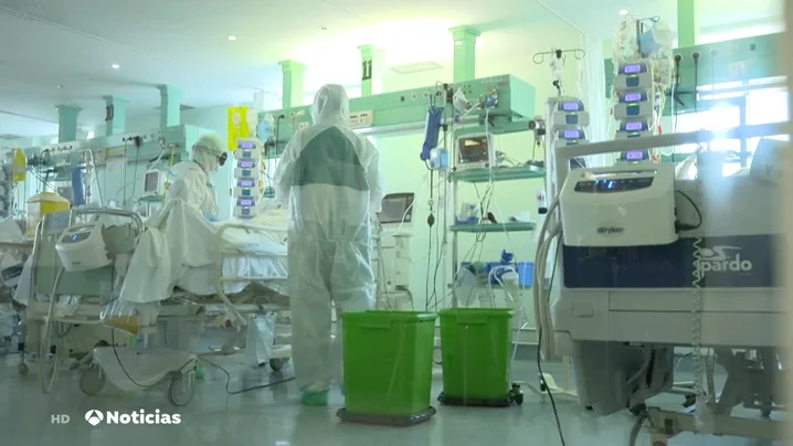 Así ha cambiado el perfil de los pacientes de coronavirus: más jóvenes y más tiempo en la UCI Así ha cambiado el perfil de los pacientes de coronavirus: más jóvenes y más tiempo en la UCI
