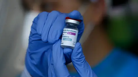 ¿Cuándo llegó y a dónde el lote de la vacuna de Astrazeneca investigado por la EMA tras los episodios trombóticos? ¿Cuándo llegó y a dónde el lote de la vacuna de Astrazeneca investigado por la EMA tras los episodios trombóticos?