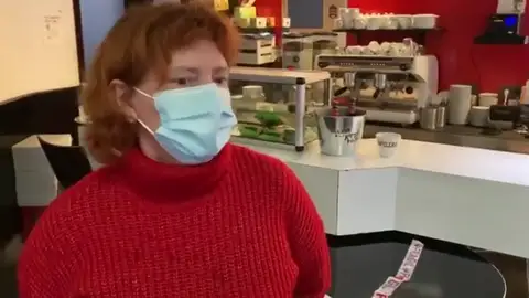 “Un café, 20 minutos”, los límites horarios de una hostelera gallega para sobrevivir con las restricciones “Un café, 20 minutos”, los límites horarios de una hostelera gallega para sobrevivir con las restricciones