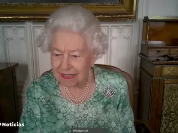 La reina Isabel II reaparece tras la entrevista a Harry y Meghan La reina Isabel II reaparece tras la entrevista a Harry y Meghan