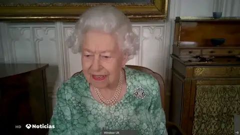 La reina Isabel II reaparece tras la entrevista a Harry y Meghan La reina Isabel II reaparece tras la entrevista a Harry y Meghan