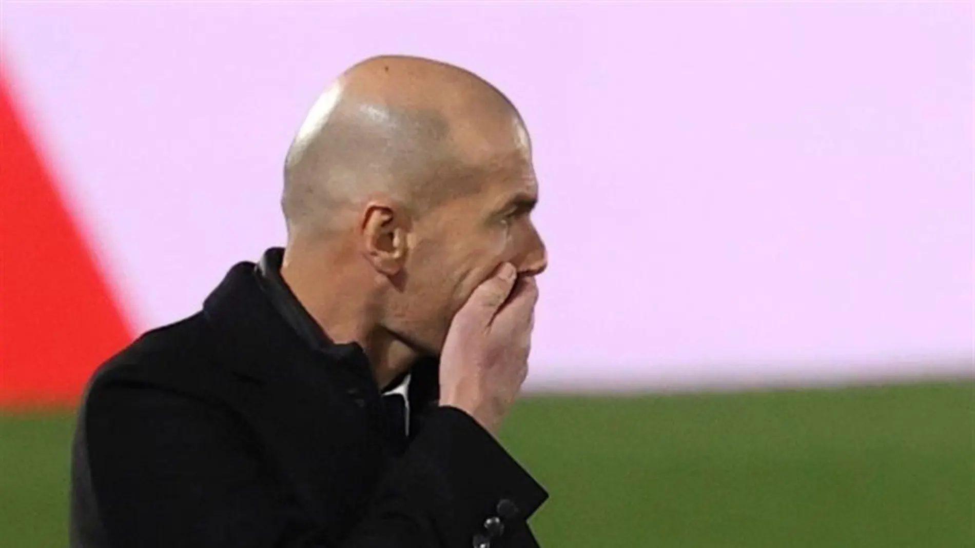Zidane: "Sabéis lo que ha hecho Cristiano para el Real Madrid y el cariño que le tenemos" Zidane: "Sabéis lo que ha hecho Cristiano para el Real Madrid y el cariño que le tenemos"