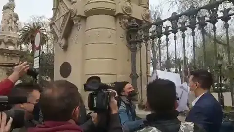 Vox irrumpe en el Parlament catalán con una alianza en contra del partido de Santiago Abascal Vox irrumpe en el Parlament catalán con una alianza en contra del partido de Santiago Abascal