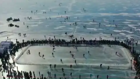 Un partido de hockey sobre hielo para salvar el medioambiente Un partido de hockey sobre hielo para salvar el medioambiente