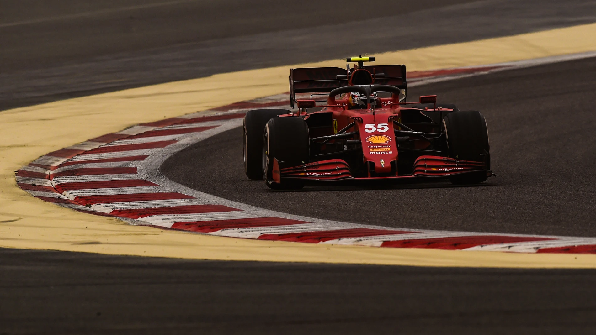 Carlos Sáinz saldrá octavo en su estreno con Ferrari y Alonso noveno en su vuelta a la Fórmula 1 en el Gran Premio de Bahréin Carlos Sáinz saldrá octavo en su estreno con Ferrari y Alonso noveno en su vuelta a la Fórmula 1 en el Gran Premio de Bahréin