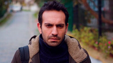Demir, en pleno tormento: ¿será el verdadero padre biológico de Öykü?