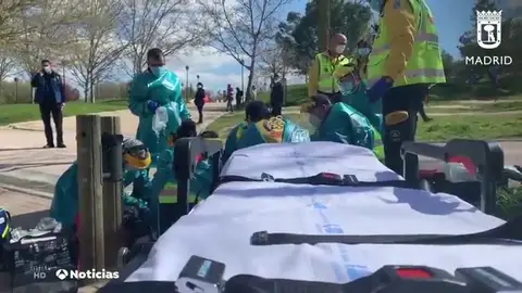 Un patinador se da a la fuga en Madrid después de atropellar a una mujer y dejarla en estado muy grave Un patinador se da a la fuga en Madrid después de atropellar a una mujer y dejarla en estado muy grave