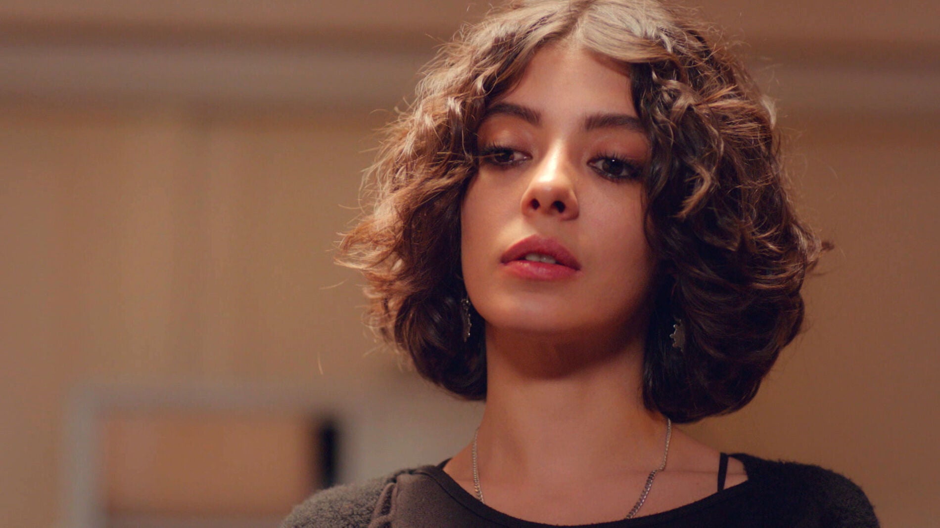 Asu se lleva a Öykü dispuesta a cometer su plan con Cemal