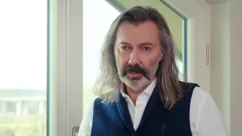 Avance de ‘Mujer’: Nezir manda un regalo a Bahar, ¿qué hay dentro de esa caja? Avance de ‘Mujer’: Nezir manda un regalo a Bahar, ¿qué hay dentro de esa caja?