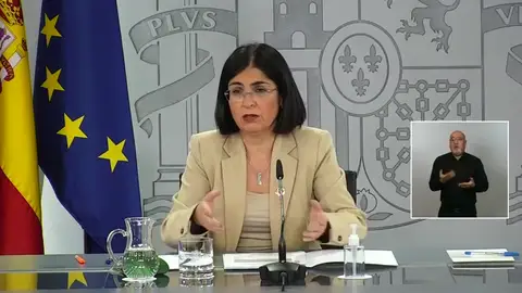 Carolina Darias llama a la calma tras la suspensión de la vacunación con AstraZeneca: "España solo tiene un caso, estamos investigando" Carolina Darias llama a la calma tras la suspensión de la vacunación con AstraZeneca: "España solo tiene un caso, estamos investigando"