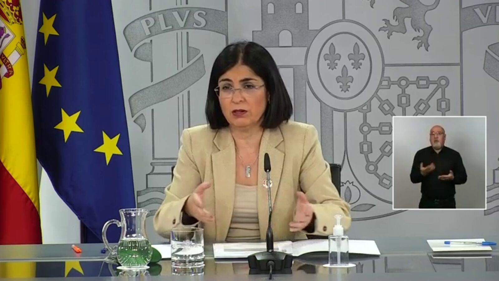 Carolina Darias llama a la calma tras la suspensión de la vacunación con AstraZeneca: 