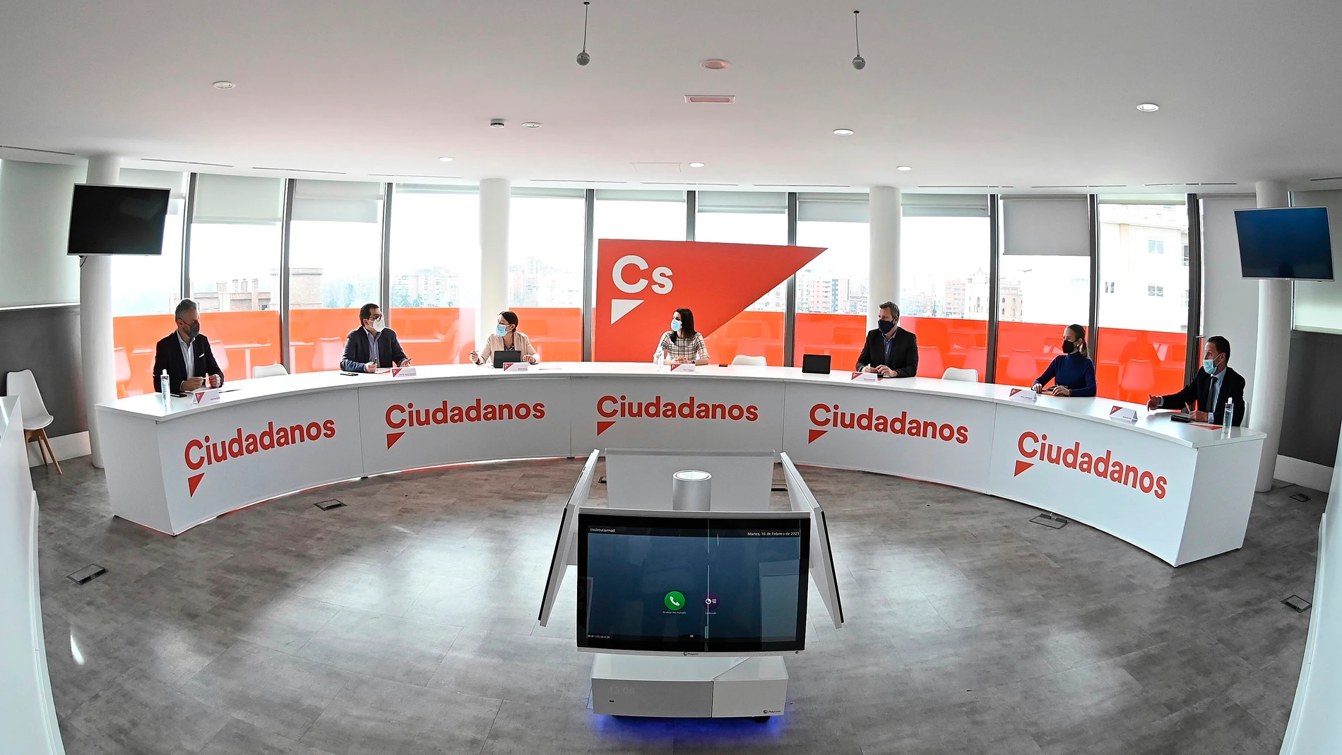 La líder de Ciudadanos, Inés Arrimadas, asiste a una reunión de la Comisión Permanente del partido en Madrid. La líder de Ciudadanos, Inés Arrimadas, asiste a una reunión de la Comisión Permanente del partido en Madrid.