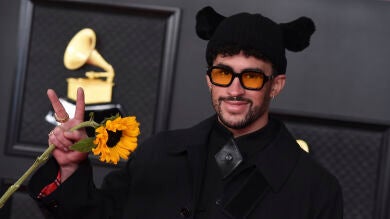 La viral reacción de Bad Bunny durante la actuación de Dua Lipa en los Grammys 2021 de la que todo el mundo habla 