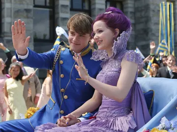 Mitchell Hope y Dove Cameron en 'Los Descendientes' Mitchell Hope y Dove Cameron en 'Los Descendientes'