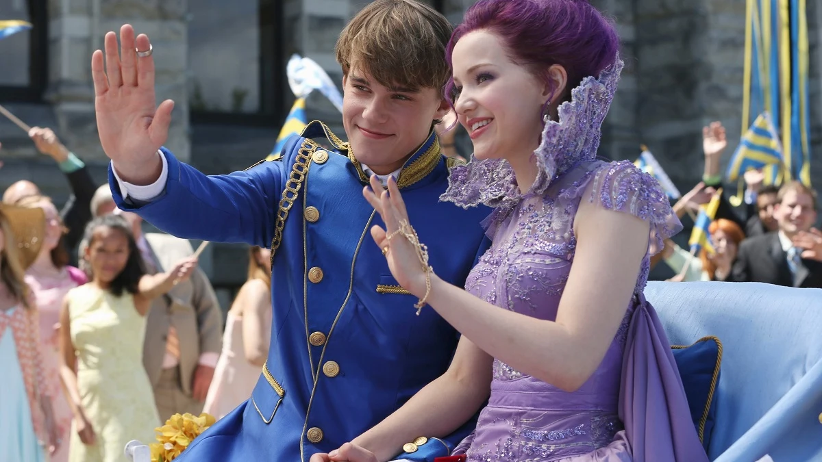 Mitchell Hope y Dove Cameron en 'Los Descendientes' Mitchell Hope y Dove Cameron en 'Los Descendientes'