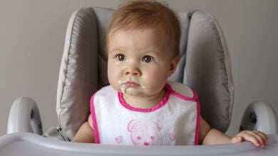 Papilla de cereales, ¿es la mejor opción para tu bebé cuando empieza a comer sólido?