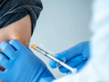 C-LM aplaza vacunación de docentes ante las dudas de AstraZeneca, de la que se han administrado 14.000 dosis C-LM aplaza vacunación de docentes ante las dudas de AstraZeneca, de la que se han administrado 14.000 dosis