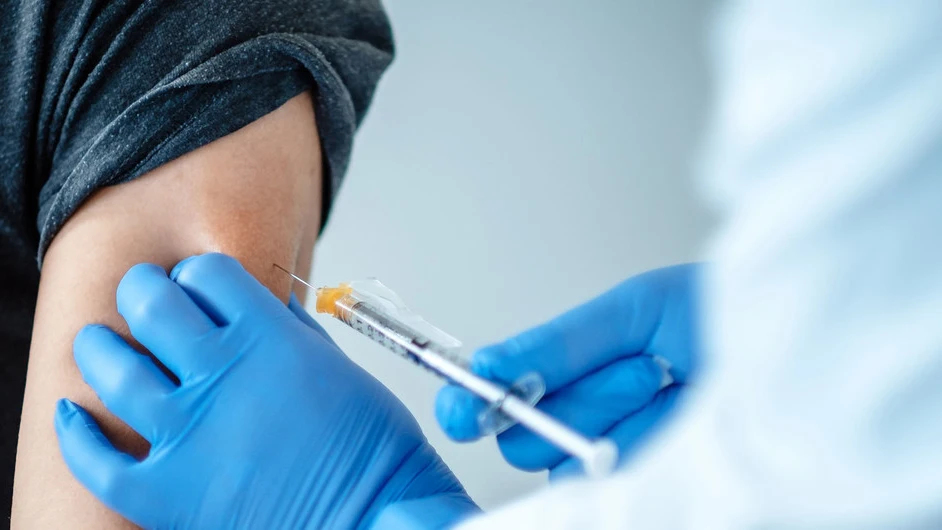 C-LM aplaza vacunación de docentes ante las dudas de AstraZeneca, de la que se han administrado 14.000 dosis C-LM aplaza vacunación de docentes ante las dudas de AstraZeneca, de la que se han administrado 14.000 dosis