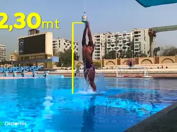 El impresionante récord Guinness de Omar Sayed al saltar 2,30 fuera del agua con monoaleta El impresionante récord Guinness de Omar Sayed al saltar 2,30 fuera del agua con monoaleta