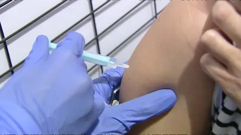 Un estudio muestra la eficacia de una sola dosis de vacuna en sanitarios que ha pasado el coronavirus Un estudio muestra la eficacia de una sola dosis de vacuna en sanitarios que ha pasado el coronavirus