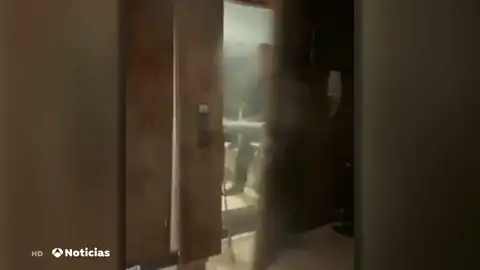 Interior niega que haya dado órdenes para que la Policía entre en domicilios sin una orden judicial Interior niega que haya dado órdenes para que la Policía entre en domicilios sin una orden judicial