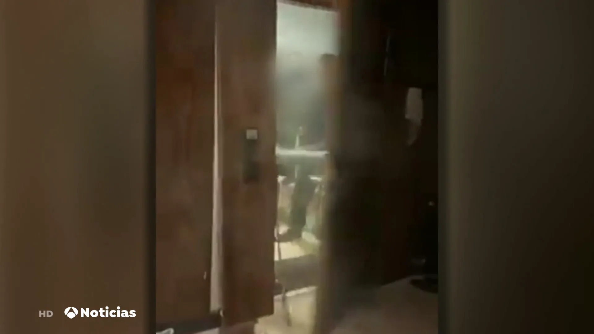 Interior niega que haya dado órdenes para que la Policía entre en domicilios sin una orden judicial Interior niega que haya dado órdenes para que la Policía entre en domicilios sin una orden judicial